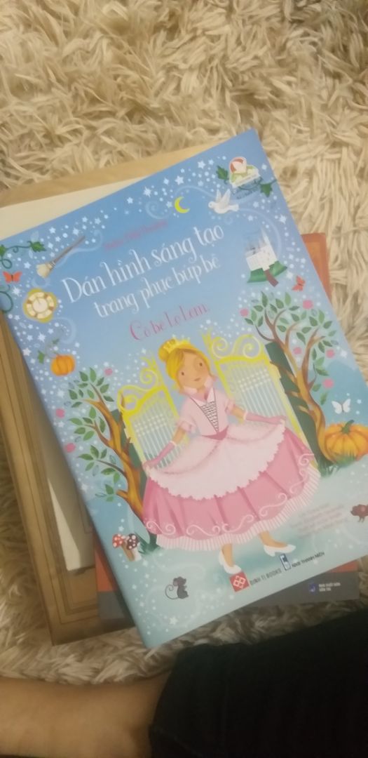 Sách tranh dán siêu xinh, giao hàng rất nhanh