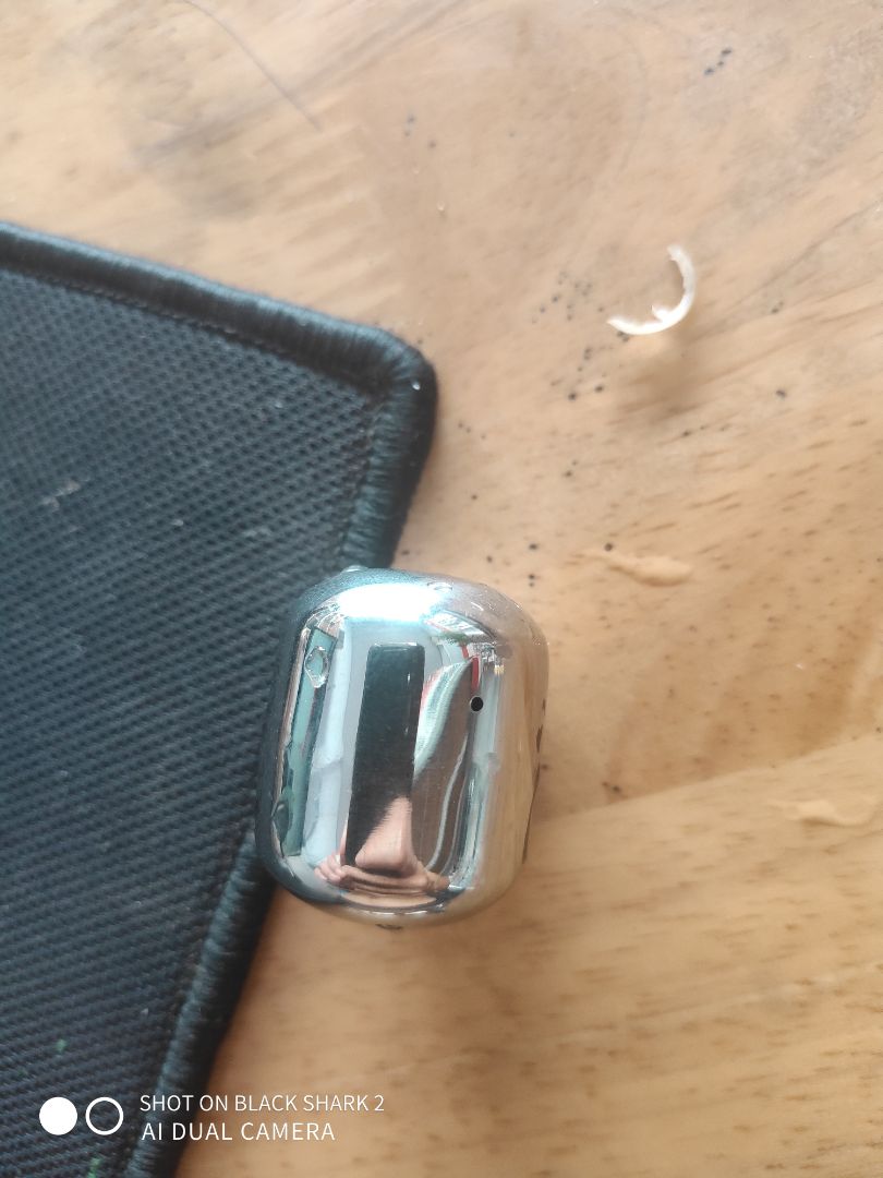 sài được vài tháng rồi, mới phát hiện ra 1 cục có 1 cái lổ. vậy là đó giờ tui ún hoá chất trong cái cục đó hả shop