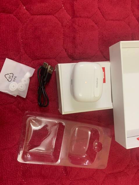 Giao hàng đúng với mô tả quảng cáo từ shop.

Sản phẩm kết nối rất ổn định,nghe nhạc ấm & êm tai.Gọi điện to, rõ ràng.

Chất âm tốt, chống ồn tốt.

Thiết kế đẹp, màu sắc khá sắc nét.

Đóng gói cẩn thận và giao hàng nhanh

SP có độ hoàn thiện cao, chất lượng tốt, mua từ gian hàng chính hãng FIRO nên luôn yên tâm về chất lượng cũng như dịch vụ hẫu mãi từ hãng.