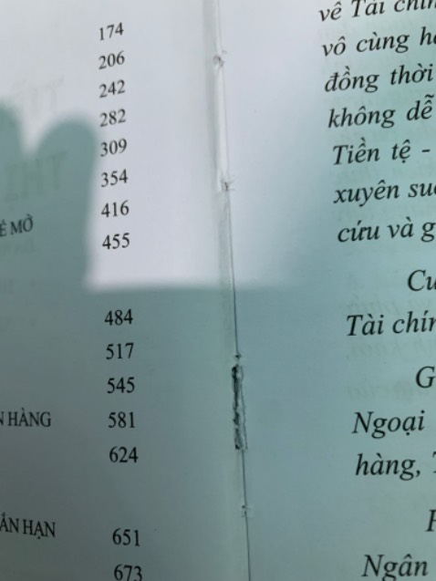 Shop này làm ăn rất quy tính, hàng lỗi là cho đổi ngay không tìm lý do này nọ để trốn tránh. Đóng gói rất kỹ và có tâm. Sách lỗi là do bên gia công không liên quan gì đến người bán nên gặp ai bán cho đổi trả khi hàng lỗi là mình yên tâm. Cảm ơn shop rất nhiều, hi vọng shop nhập thêm nhiều sách nữa để mình còn cơ hội ủng hộ