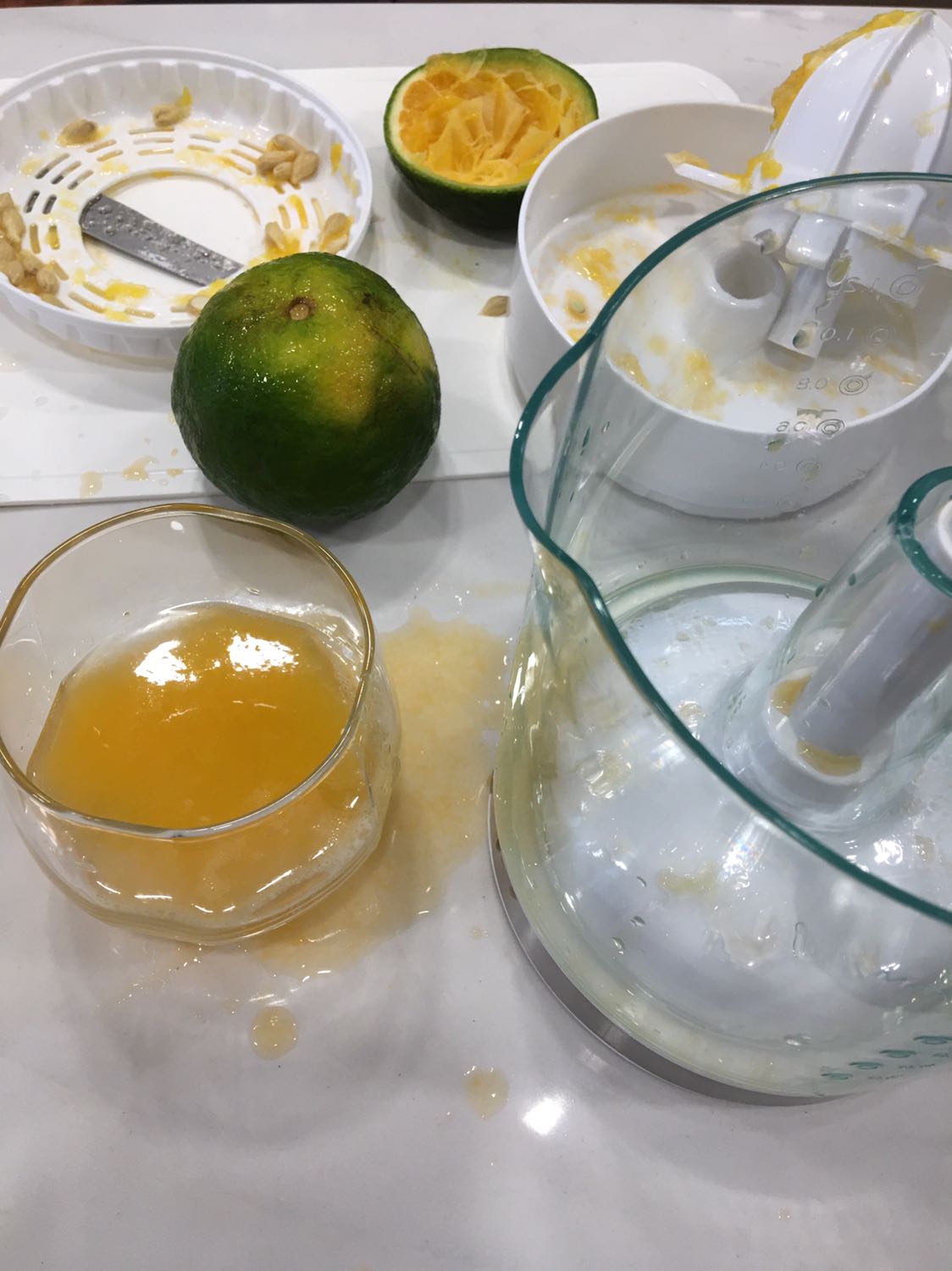 Mình chấm 1 sao cho sản phẩm này. Máy vắt cam mà thiết kế để nước cam không thể chảy xuống ly. Dạo này mua đồ của Lock & Lock đều cảm thấy rất tệ. Sản phẩm này thì không thể dùng được nên đề nghị được trả lại hàng và hoàn tiền.