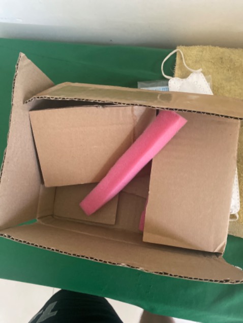 Nhân được sách bao bìa đẹp. Trong Bưu kiện có bọc 2 miếng xốp hồng bảo vệ hai đầu sách ko gãy khi vận chuyển rất tuyệt vời!