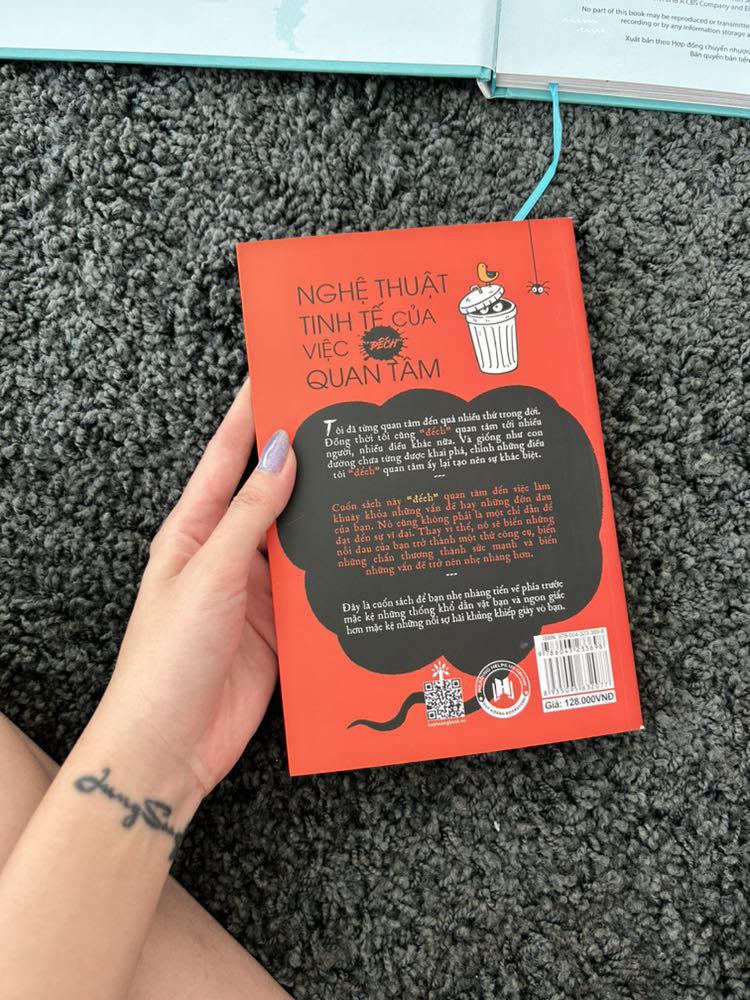 Đây là quyển mình rất thích qua nhiều năm, đọc lại ko biết bao nhiêu lần. Có lần cho mượn rồi bị mất nên giờ đặt lại, ấn bản bìa mới, chưa biết nội dung có thay đổi gì ko nhưng nhìn chung đọc lại nhiều lần là hiểu rùi đó.