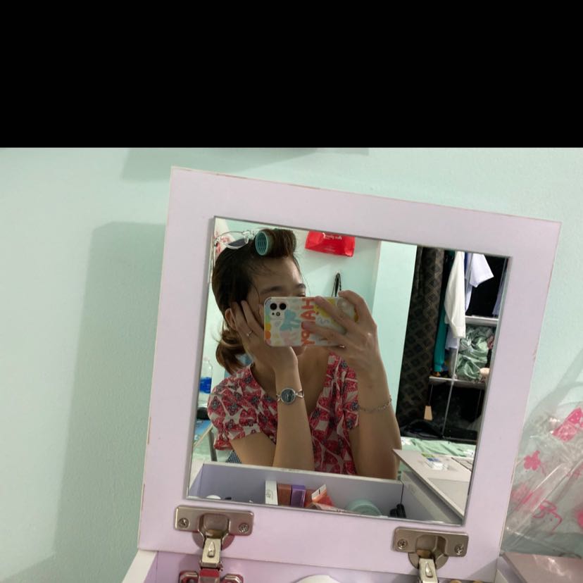 Bàn có chỗ trầy xước nhiều lắm, nhma bàn dễ thương hơi khó lắp xíu, có một số ốc còn lỏg lẻo lắp k chặt nhma vẫn oke