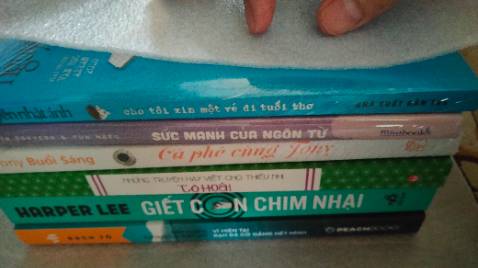 Sách không được bọc bookmark. Tuy nhiên, sách vẫn đẹp và không bị móp méo gì.  
Đóng gói chắc, có lót đỡ, giao hàng nhanh.