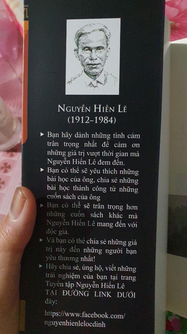 Lần này hàng giao chậm hơn dự kiến những 5 ngày nên mình chờ hơi lâu nhưng do dich bệnh nên mình cũng thông cảm! Sách phù hợp với giá tiền nên hơi cũ! còn về nội dung thì viết về nền văn minh TQ qua các triều đại như tên sách chứ không phải lịch sử TQ nha mọi người, cuối sách có một số bài thơ khá hay!