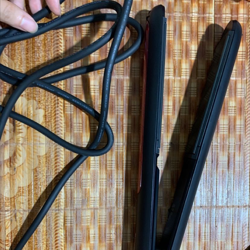 Dây dài nóng nhanh, kéo tóc rất êm và thẳng lại còn được mua giá hời nữa mọi người nên mua nhé sản phẩm rất tốt