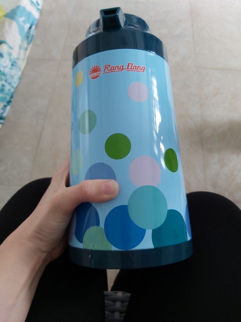 Mình chọn màu số 6 hình cá, shop lại giao mẫu số 4 chấm bi, không muốn mất thời gian đổi nên đành xài tạm. Shop lần sau nhìn kĩ lựa chọn của khách nhé. Lần đầu tir6n mua đồ trên tiki mà bị nhầm mẫu. Được cái tiki giao nhanh, gói kĩ nên 5 sao cho tiki, còn shop thì 3 sao thui nhé