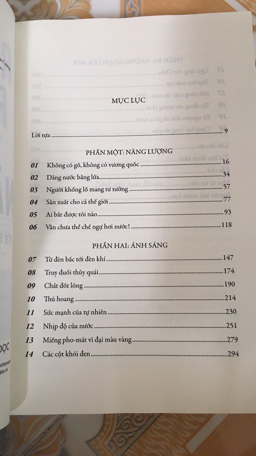 Sách được bọc kỹ càng, không bị móp méo khi giao đến tay nên mình rất ưng. Sách cho những bạn muốn tìm hiểu khái quát về lịch sử năng lượng hơn là tập trung vào một lĩnh vực chuyên sâu.