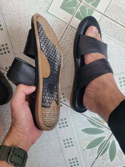 Thiết kế đẹp, đi êm nhưng hơi có 1 chút bênh chân