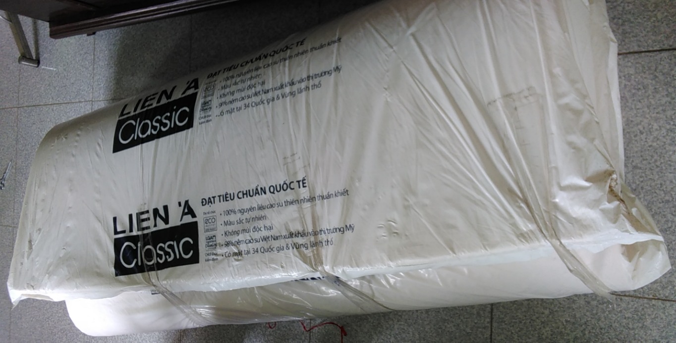 hàng giao trước 3 ngày so với dự kiến, anh shipper bê giúp mình lên tận tầng 2, đệm nằm êm hàng giao trước 3 ngày so với dự kiến, anh shipper bê giúp mình lên tận tầng 2, đệm nằm êm