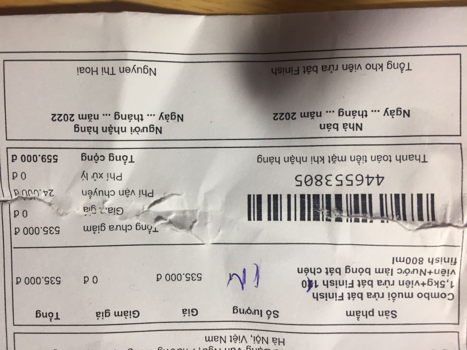 Lúc mình đặt hàng của shop ghi là 120 viên. Trên hoá đơn xuất là 120 viên sau đó sửa tay lại là hộp 110 viên. Trước khi hỏi lại shop mình đã lên tiki kiểm tra lại đơn hàng và thấy rõ đơn hàng của mình đặt là hộp 120 viên. Sau đó mình mới hỏi lại shop. Chờ lâu lâu shop trả lời lại, shop nói shop bán hộp 110 viên. Lúc đó mình quay lại tiki kiểm tra lại thì thấy hình ảnh đã là 110 viên chứ ko phải 120 viên như trước => mình sẽ gọi lại đường dây nóng tiki để hỏi lại
10 viên ko phải là gì rất to tát nhưng làm như vậy rất mất lòng tin. Mình cho shop 3*