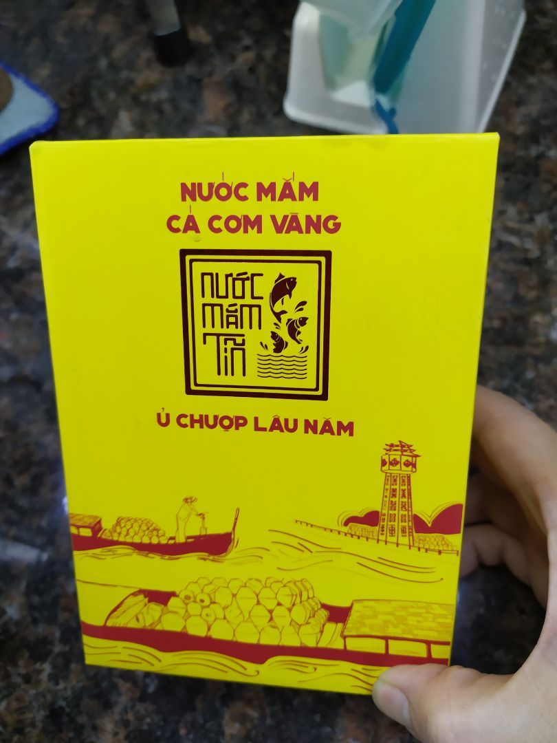 Thơm, vị mặn đậm đà ko mặn chát, dùng để chấm rất ngon. Dùng hết sẽ mua tiếp. Mua làm quà biếu rất đẹp, rất sang và rất chất lượng