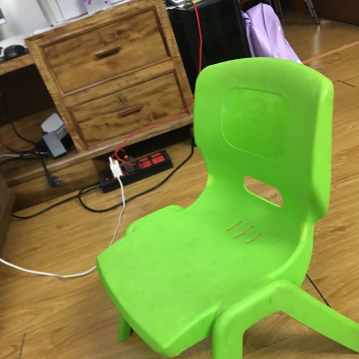 Điện thoại tôi samsung s10 5g nhưng sản phẩm không dán được vì hụt dùng cho mã khác, phí công tôi đặt 2 bộ, mặc dù bao bì ghi s10 5g nhưng ko phải loại máy tôi đặt, với lại chất lượng nó siêu mỏng có dán kín cũng ko có tác dụng