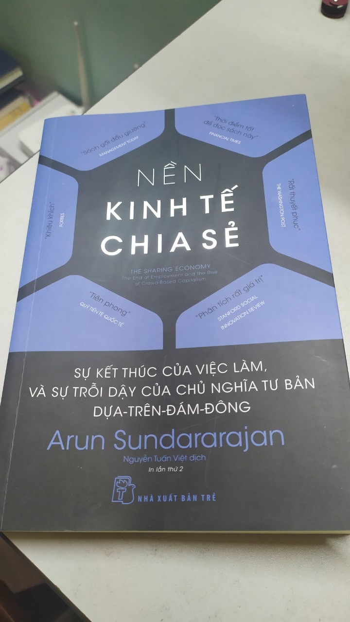 Một cuốn sách của tương lại. Nói như vậy bởi vì đây không phải là một sự lựa chọn mà là một xu hướng tất yếu của thời đại. Một nền kinh tế chia sẻ, sử dụng tối đa, không lãng phí. Một cuốn sách của tương lại. Nói như vậy bởi vì đây không phải là một sự lựa chọn mà là một xu hướng tất yếu của thời đại. Một nền kinh tế chia sẻ, sử dụng tối đa, không lãng phí.