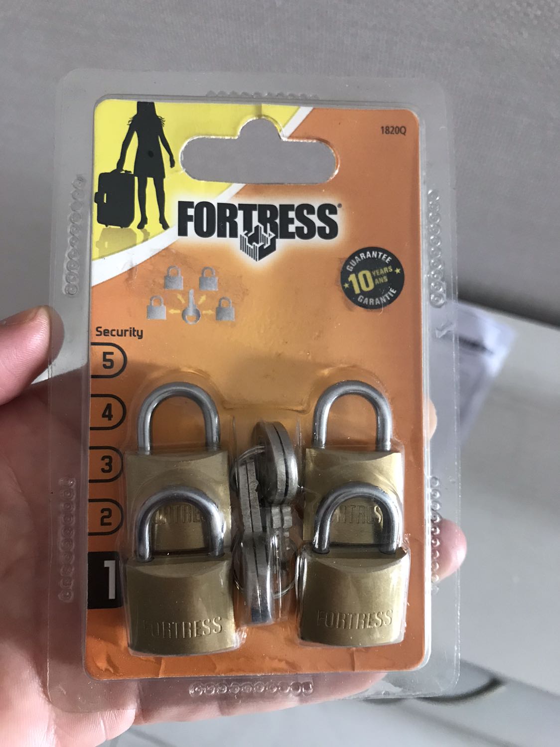 Đơn hàng chốt và thanh toán 11/8, xong 15/9 mới nhận được do tình hình hạn chế hoạt động của bên vận chuyển tại Tp HCM và Tiki cũng có email thông báo việc giao chậm 2 lần khi chưa thể hoạt động chuỗi dịch vụ bình thường trở lại. Hàng đúng chất lượng và đóng gói tốt. Cám ơn