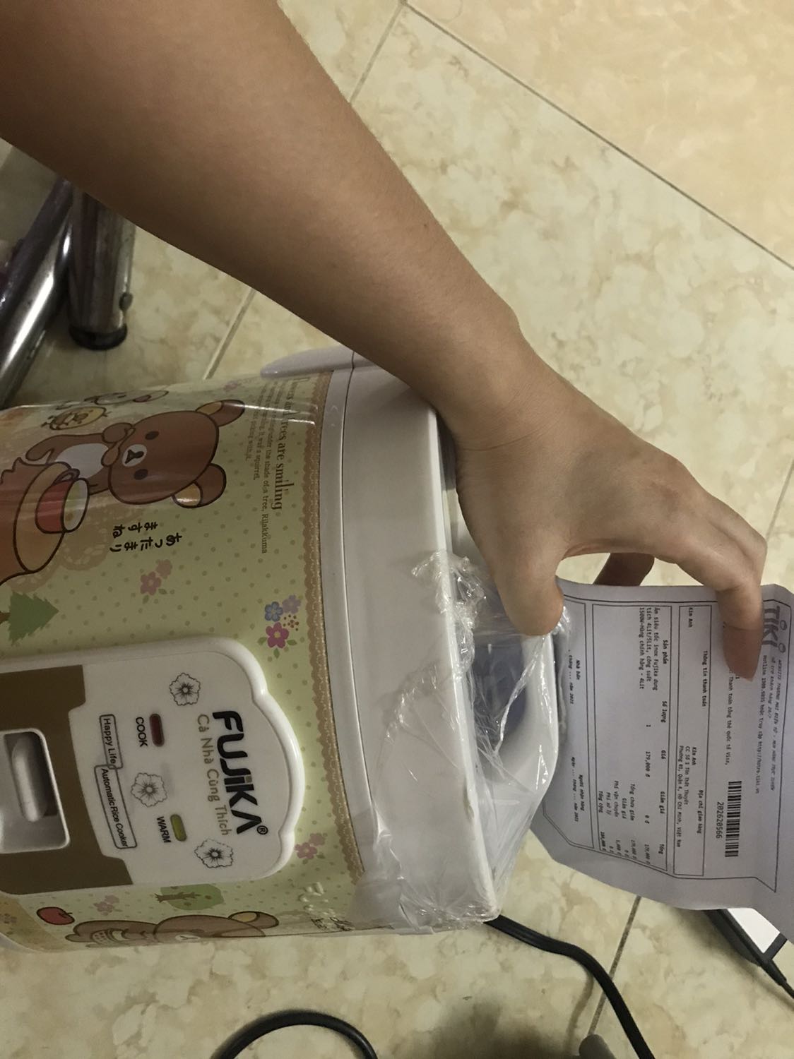 Đặt mua ấm siêu tốc mà giao nồi cơm điện.
Không liên hệ được để đổi hàng!!!!!
Đề nghị shop liên hệ đổi hàng liền giúp tôi