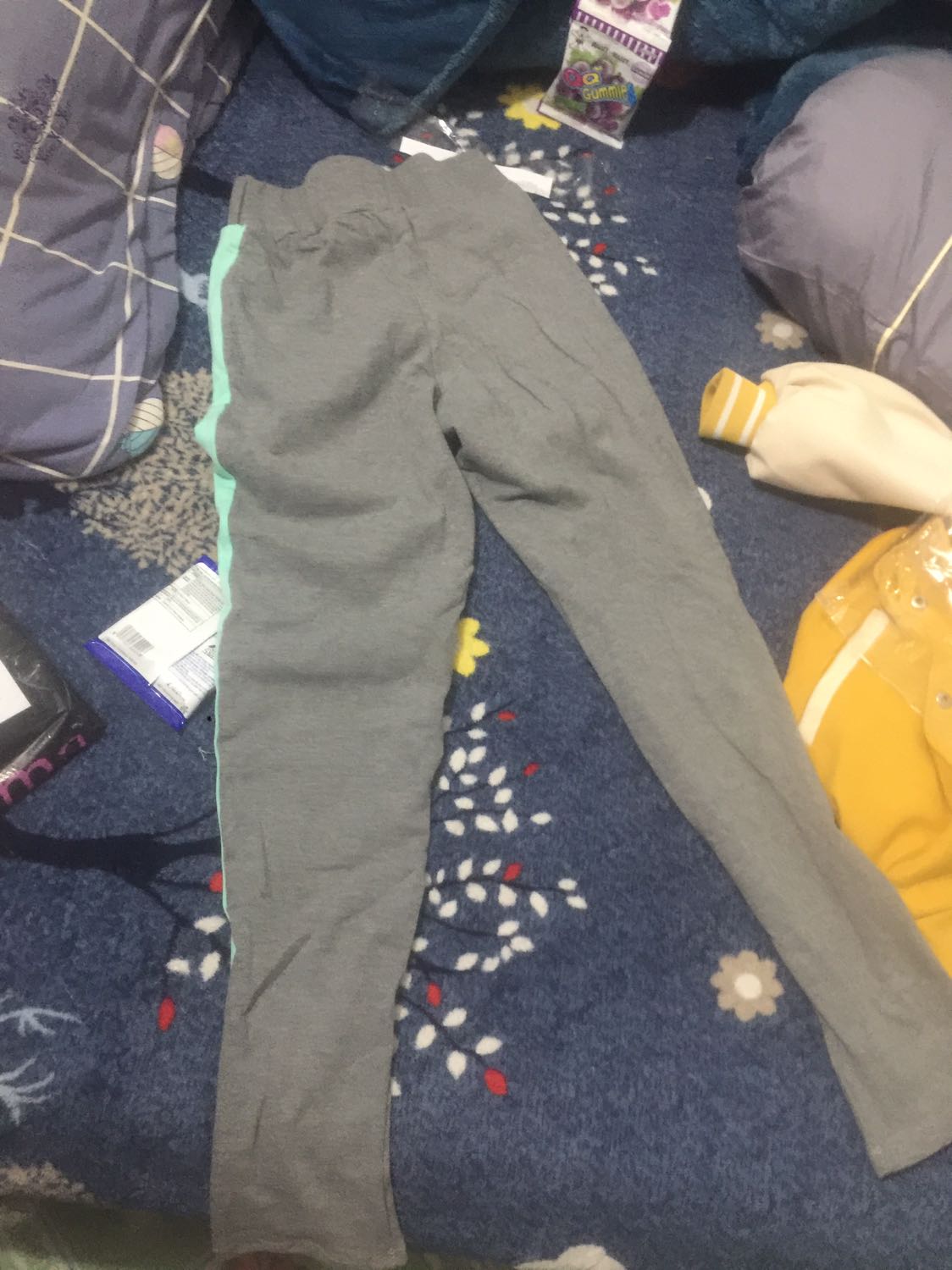 Hàng ko giống như hình ảnh, RẤT TỆ👎TỆ HƠN CHỮ TỆ. Yêu cầu shop ship lại quần khác ko lấy tiền người mua Hàng ko giống như hình ảnh, RẤT TỆ👎TỆ HƠN CHỮ TỆ. Yêu cầu shop ship lại quần khác ko lấy tiền người mua