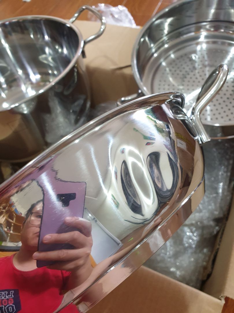 giao hàng chậm hơn 3 ngày so với dự kiến. Nồi và chảo bị lõm.