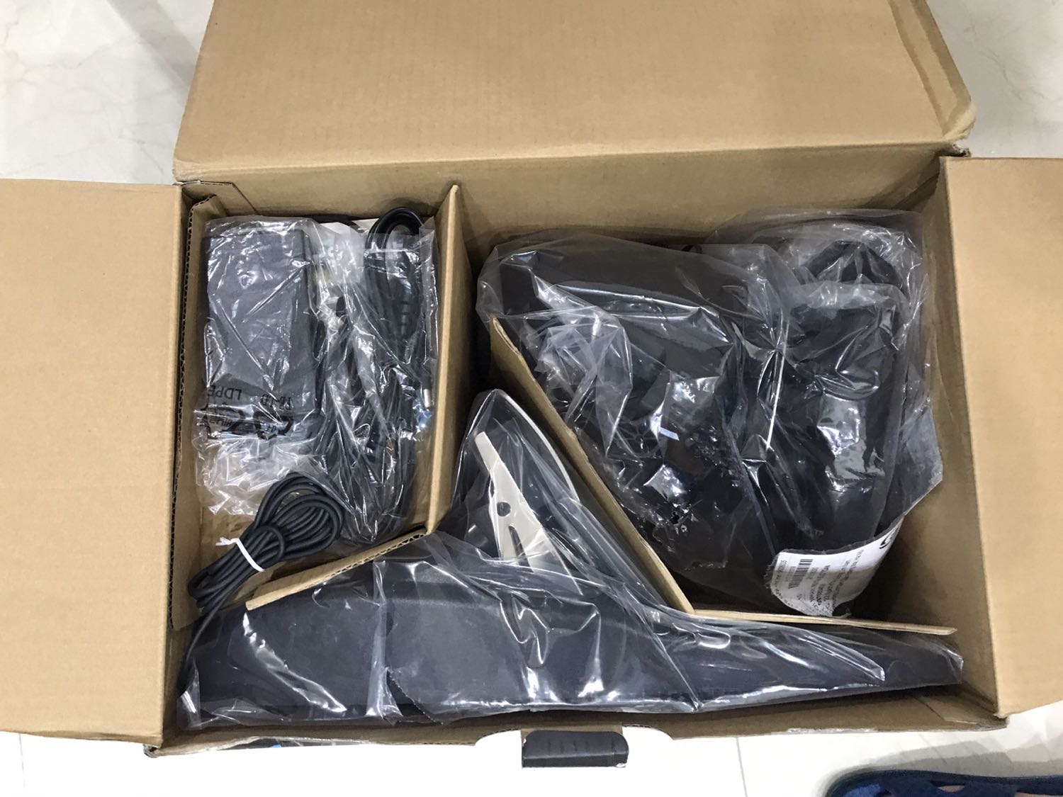 Giao hàng tikinow quá nhanh quá nguy hiểm. Hàng nguyên zin thơm mùi nhựa mới... cảm giác trải nghiệm game đua xe với bộ vô lăng này quá phê... đang dành tiền mua thêm bộ cần số riêng nữa