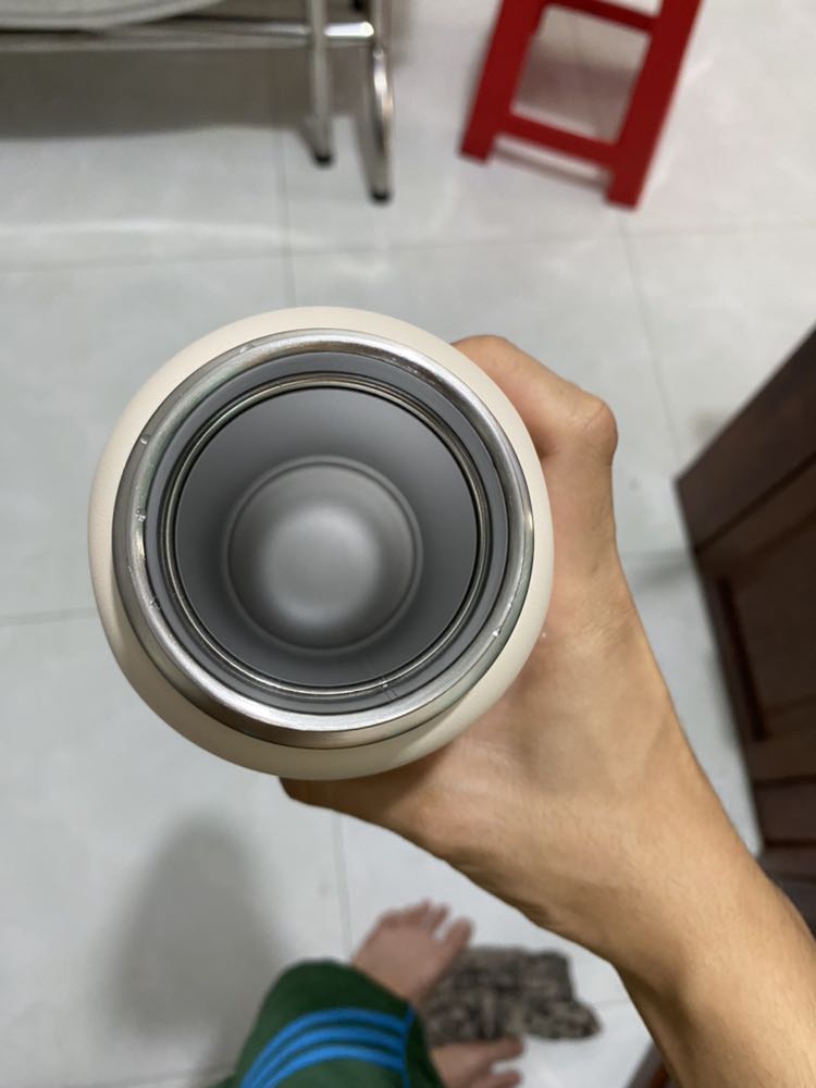 Mình thấy hình dễ vệ sinh, vỏ không trơn, chống trầy trên vỏ tốt
Tóm lại là đáng mua