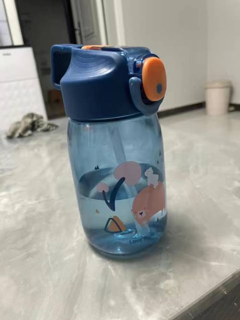 Bình xinh lắm, tay cầm chắc chắn, con mình rất thích