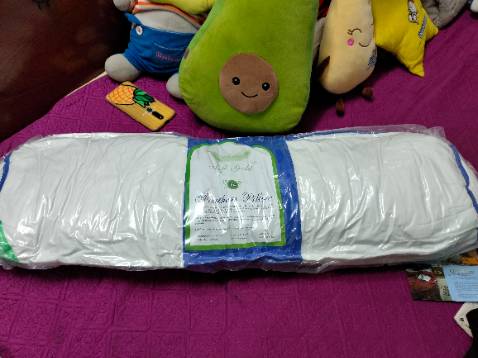 Gối êm lắm ự. Có túi xách bọc ngoài, túi xách dày dặn, có khoá kéo.