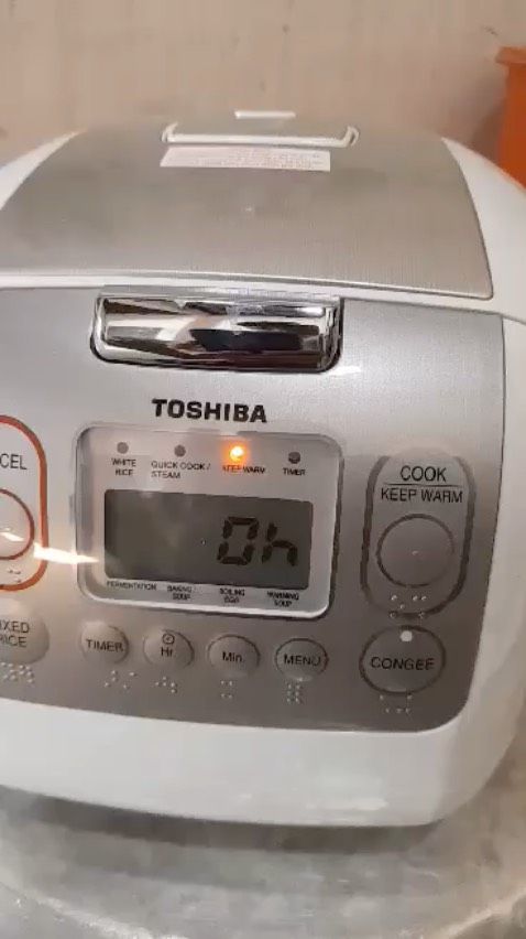 Nồi đẹp. Mua cái thứ 2 ở đây rồi. Cái 1,8l mình xài. Còn cái 1l này mua cho ba mình dùng. Ship về nghệ an vẫn đc freeship. Nồi dày đẹp nóng lâu. Để chế độ hâm 2 hôm cơm vẫn k bị khô Nồi đẹp. Mua cái thứ 2 ở đây rồi. Cái 1,8l mình xài. Còn cái 1l này mua cho ba mình dùng. Ship về nghệ an vẫn đc freeship. Nồi dày đẹp nóng lâu. Để chế độ hâm 2 hôm cơm vẫn k bị khô