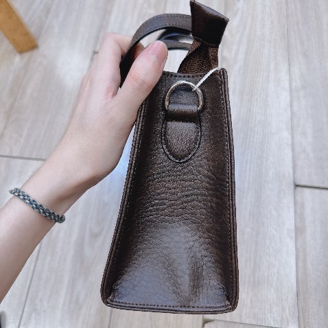 Hàng đẹp nha form cứng giao hàng nhanh