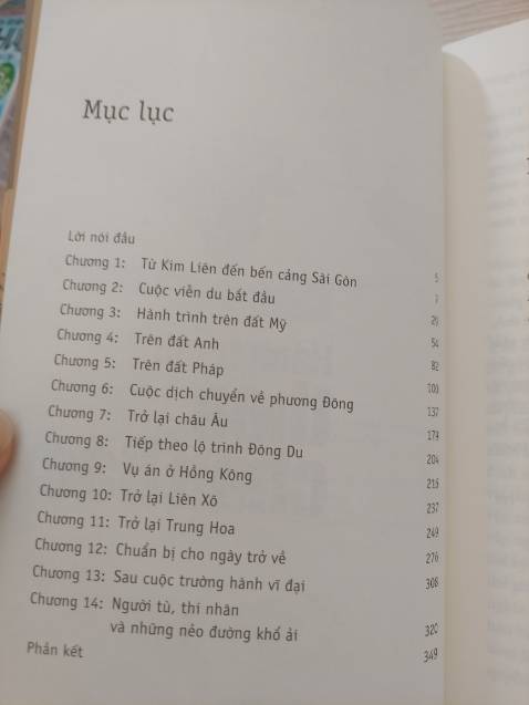 Sách viết kiểu như tư liệu của đoàn phim sẽ tìm qua những nơi mà Bác đã đặt chân tới, những nơi mà Bác đã ở lại và làm việc, sách hay lắm nha