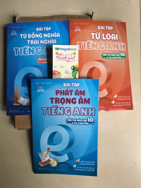 Giao hàng nhanh. Đóng gói kĩ. Sách mới, như hình trong quảng cáo. Nội dung phong phú, dễ hiễu.
Cảm ơn shop tặng thẻ ngăn trang.