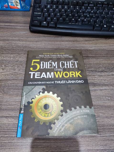 Đóng gói cẩn thận. Nhưng cuốn này in hơi mờ dẫn đến trải nghiệm đọc sách ko thực sự tốt. Nên mình đánh giá 4 sao. Hi vọng các bạn cải thiện.