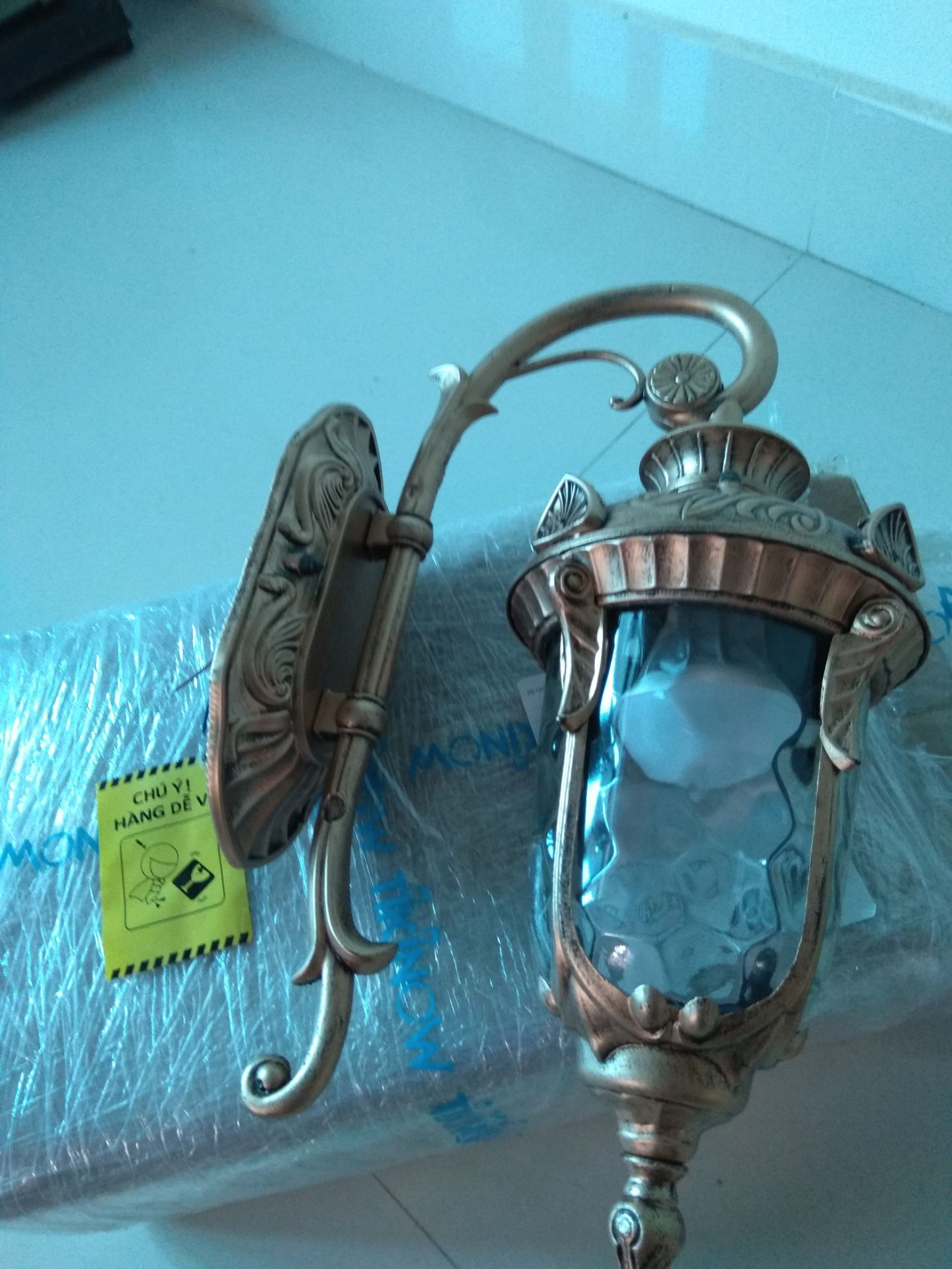 đèn đẹp như hình,đóng gói cẩn thận.mới đặt thêm một chiếc nữa mà chưa thấy giao.