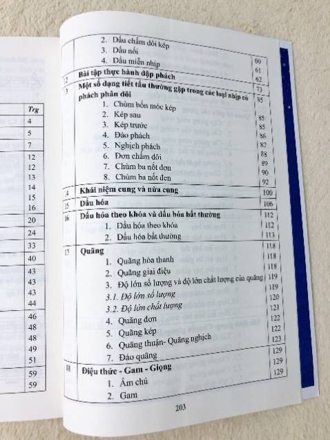 Sách đẹp, chữ to rõ lắm còn thêm phần bài tập vận dụng nữa. Mình gửi mục lục cho những bạn cần nè.