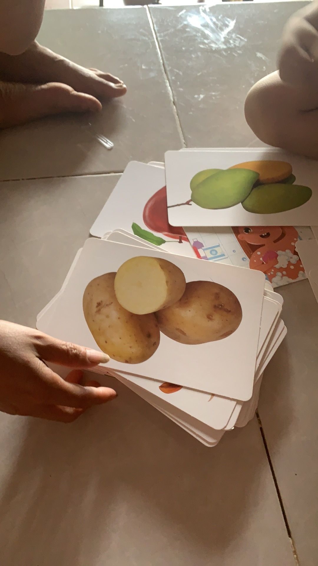 Nhiều chủ đề hay thật ý. mình còn thích đừng nói đến trẻ, có các con vật trái cây để cho bé học hỏi rất hay