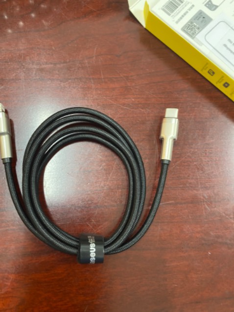 Cảm nhận sau khi dùng được 2 tuần. Dây xạc trông rất bền, tiếp nối dây và đầu xạc chắc chắn. Giao hàng đúng hẹn.