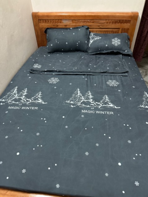 Đệm rất êm, nhà bán phục vụ tốt, hẹn giao lắp rất nhanh và chuyên nghiệp. 
Shipper của cửa hàng rất nhiệt tình, hỗ trợ bê nệm lắp tận giường.