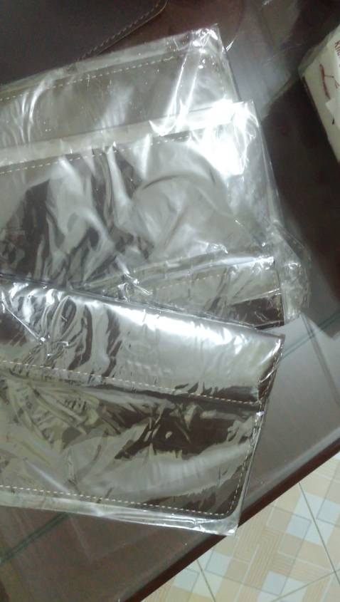 Mua màu đen gì giao màu nâu. Tôi mua hộ nên họ ko lấy thành ra đành vứt.