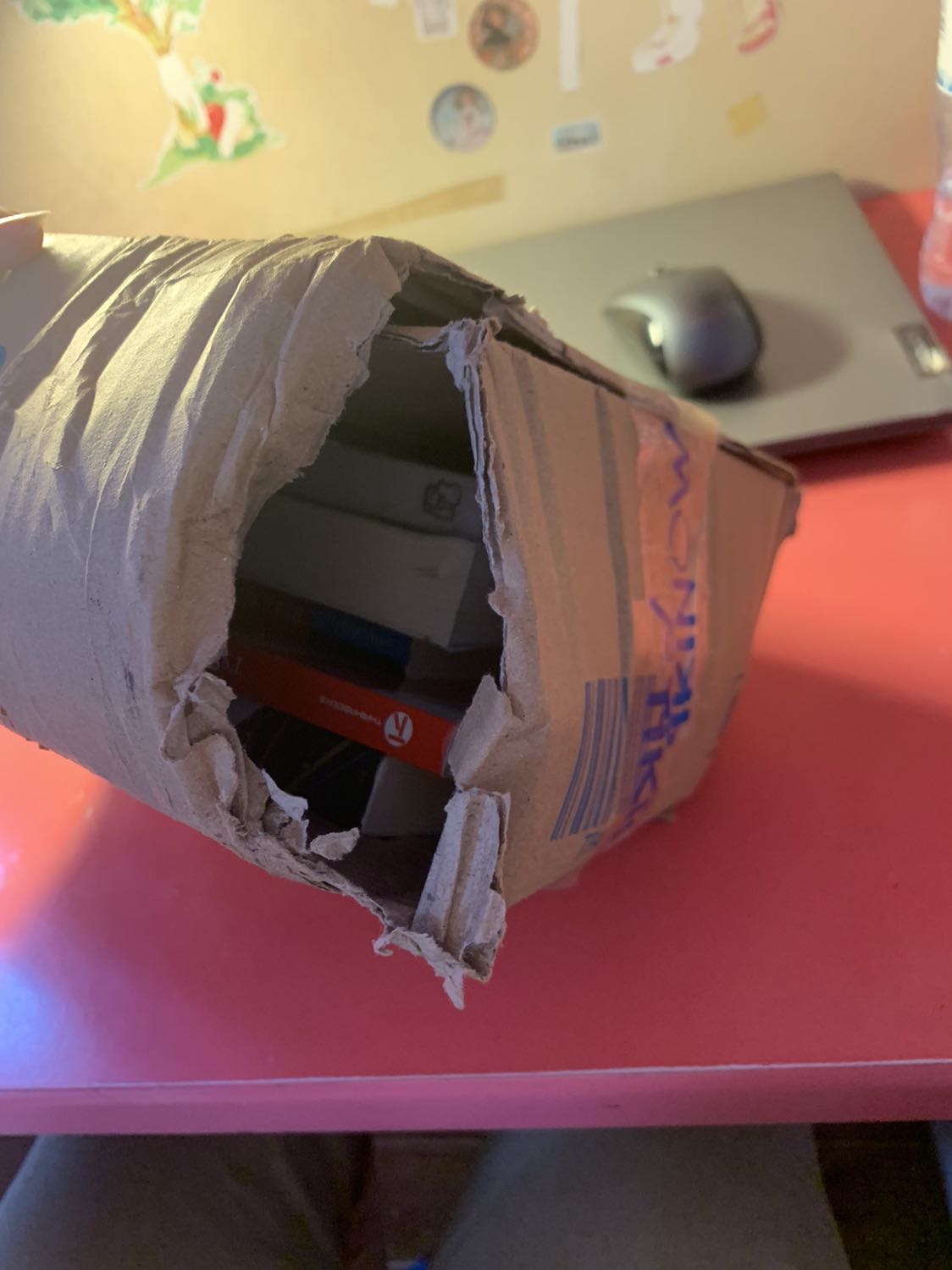 Trải nghiệm thực sự quá tồi. Mua sách mới mà như mua phế liệu. Mua 5 quyển thì 4 quyển móp méo, cũ , hộp hàng thì rách te tua. Tiki nên xem lại cách vận chuyển, dịch vụ quá tệ