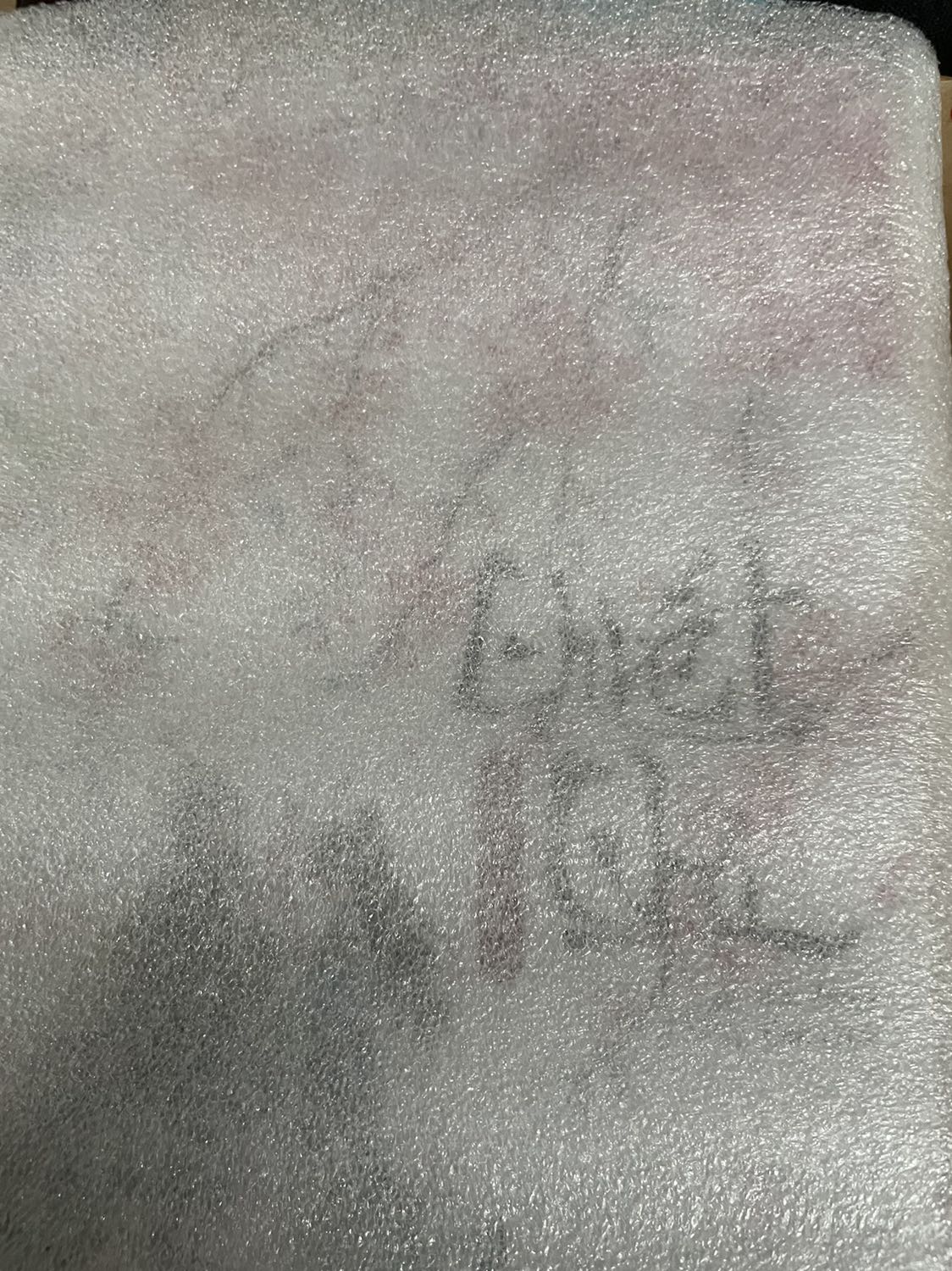 Sách đóng gói cực kĩ luôn ??? có bao bì và xốp bên ngoài nên không hề bị nhăn
Có hơi dơ ở gáy sách nhưng Ko sao
Đáng mua lắm nhaaaaaaa, cuốn này đọc cực cuốn