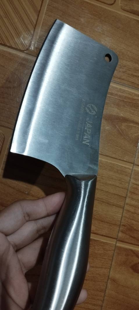 Bén. Con lớn nhất dùng để chặt thì hơi nhẹ. Nếu để chặt xương chân gà vịt thì chắc chắn ko nổi. Cần mua thêm 1 con nặng và to hơn thế nữa. Tiền nào của đó. 200k đc nhiêu đây quá ok rồi.