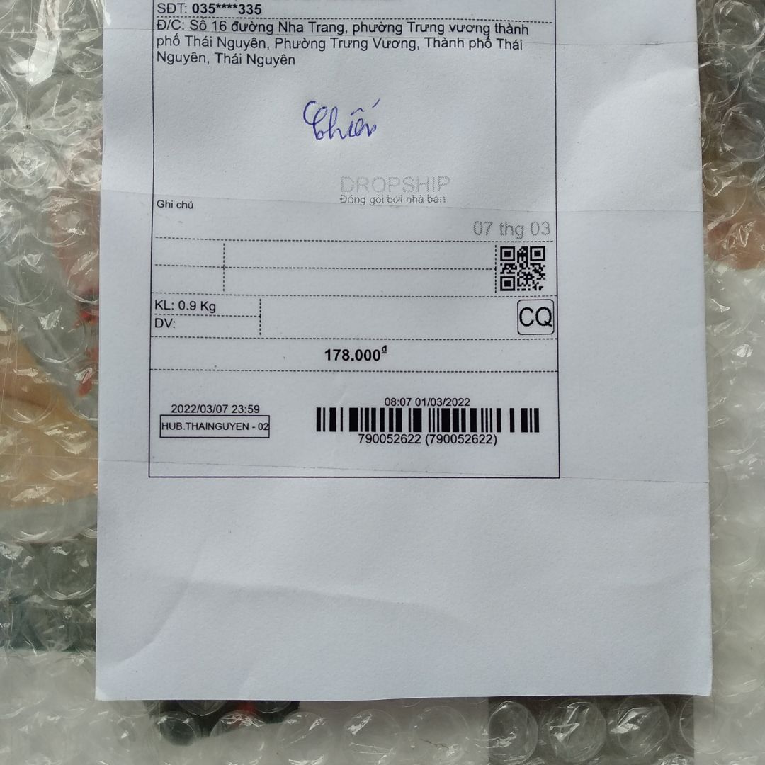 Shop giao hàng không đúng như quảng cáo. Đề nghị shop giao hàng đúng như quảng cáo.
quảng cáo thì bảo trọng lượng sản phẩm là 2kg mà khi nhận hàng chỉ thấy 0,9kg là sao?