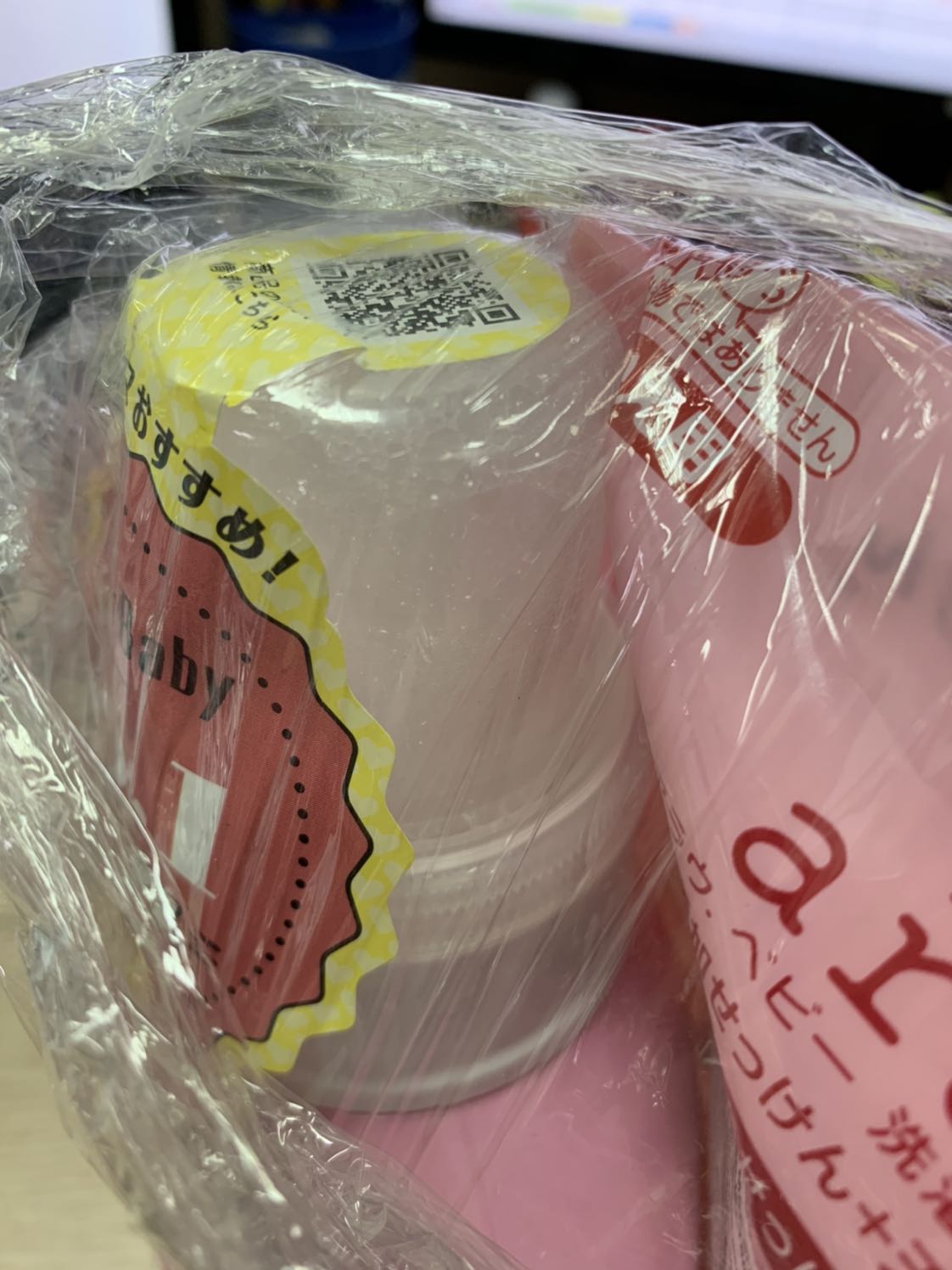 Chọn giao hàng tiêu chuẩn nhưng nhay hôm sau đã nhận được rồi nên rất thích. Hàng đóng gói cẩn thận. Mới. Sạch. Chắc do di chuyển nên bọt lên miệng nắp nhưng để yên 1 lúc là xuống hết ko vấn đề gì. Chọn giao hàng tiêu chuẩn nhưng nhay hôm sau đã nhận được rồi nên rất thích. Hàng đóng gói cẩn thận. Mới. Sạch. Chắc do di chuyển nên bọt lên miệng nắp nhưng để yên 1 lúc là xuống hết ko vấn đề gì.