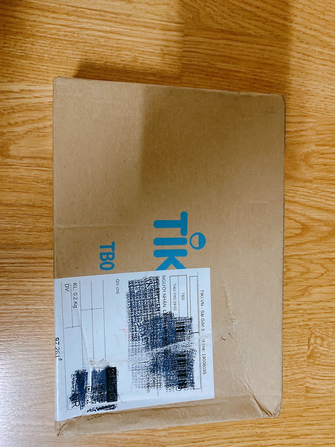 Lần đầu mua sách trên Tiki và cũng là lần đầu sử dụng Tiki luôn. Đóng gói không có bọc chống sốc may là sách vẫn đẹp nguyên, chắc do vận chuyển trong thành phố. Mình mới thích đọc sách gần đây nên đọc cmt nhiều mới chọn cuốn này. Đoạn đầu hơi khó hiểu(kiểu khó hình dung để áp dụng) nhưng về sau hay cực. Mình học được rất nhiều điều từ quyển này.