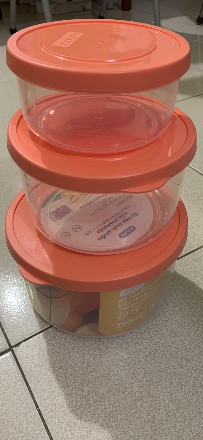 Bộ hộp này rất đẹp, màu sắc bắt mắt, quan trọng là nhựa rất mướt, nắp kín, chất lượng tương cứng với giá tiền.