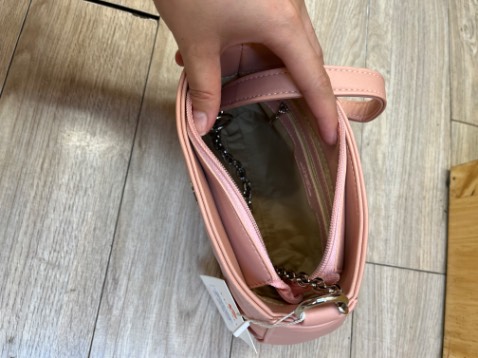 Sp đẹp chất liệu tốt form chuẩn màu xinh qá tr nên mn có thể mua nha oce lắm á 🥰