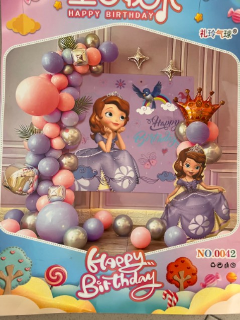 Hàng nhận thực tế khác xa mẫu, bong bóng thiếu, chỉ 1 cái lá, ống bơm ko bơm được bong bóng. Quá tệ