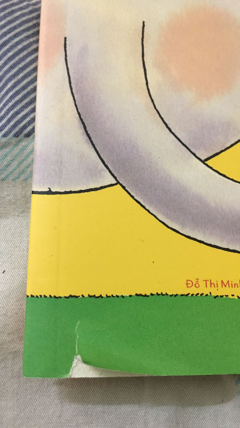 Truyện hay, giấy đẹp, tuy nhiên bìa ngoài có vết rách, trang đầu tiên sách dán ẩu, keo dán sách lem nhem! Lần đầu tiên mua sách ở tiki bị vậy! Hi vọng tiki lần sau sẽ kiểm tra kỹ chất lượng sách khi gửi cho khách hàng!