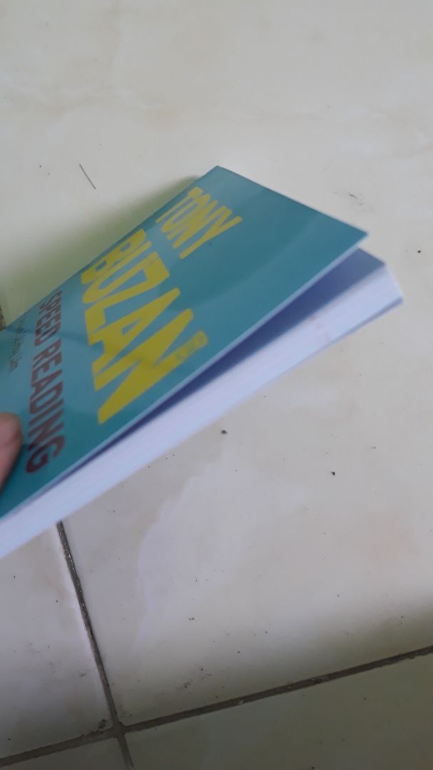 Các bạn không nên mua cuốn này vì đây là phiên bản thu gọn của cuốn Dạy Đọc Nhanh màu hồng của tony buzan
quyển màu hồng đó sẽ chuyên sâu về đọc nhanh
mình mua hai quyển rồi nên biết