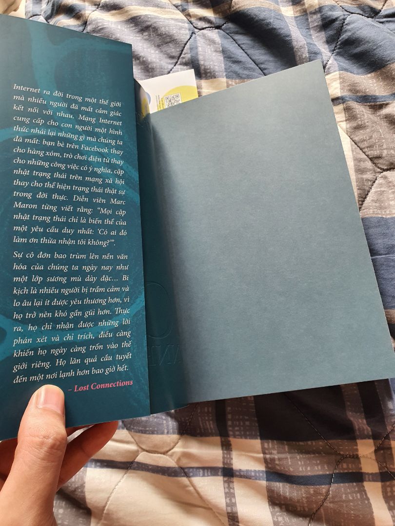 Chất lượng sách tuyệt vời. nội dung đáng đọc cho tất cả dù có trầm cảm hay không.
In ấn, thiết kế, chất lượng giấy đẹp, dày, bìa đẹp...không có gì để chê về khoản đó.
Trừ 1 sao do có nhiều lỗi thiếu từ, dư từ... nhưng không đáng kể.
Tiki giao hàng nhanh. vẫn như mọi khi, tôi ưu tiên chọn tiki now, giao nhanh, hạn chế rủi ro cấn móp khi vận chuyển.